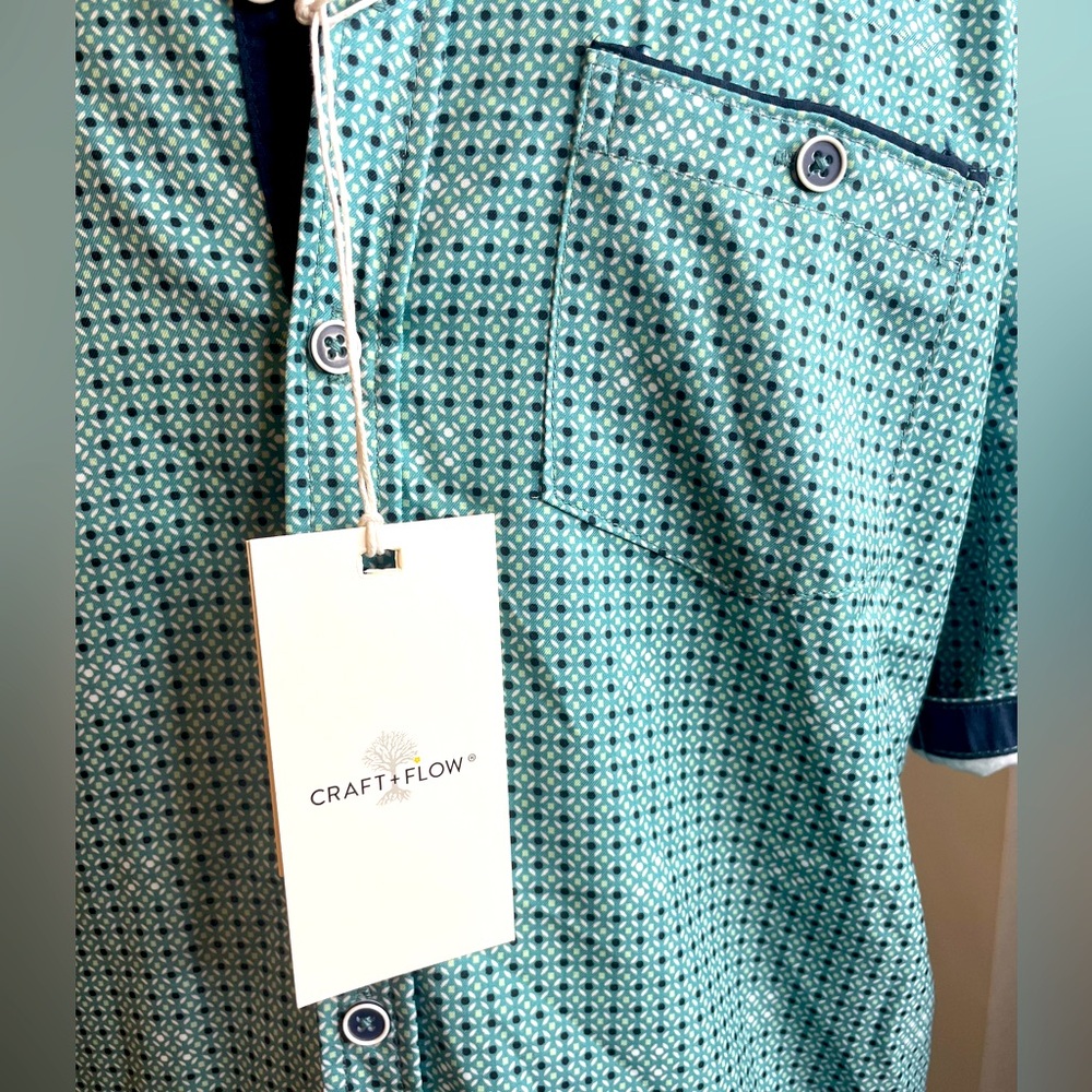 NEW Boys Geo Print Short Sleeve Button Down Shirt Size L - Picture 2 of 5